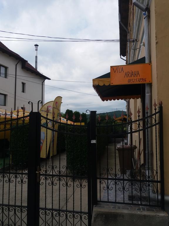 Casa Ariana Hotell Curtea de Argeş Eksteriør bilde